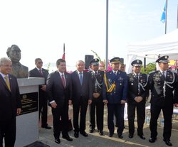 Diputado Castillo acompañó a Presidente de Paraguay en acto de develación de busto