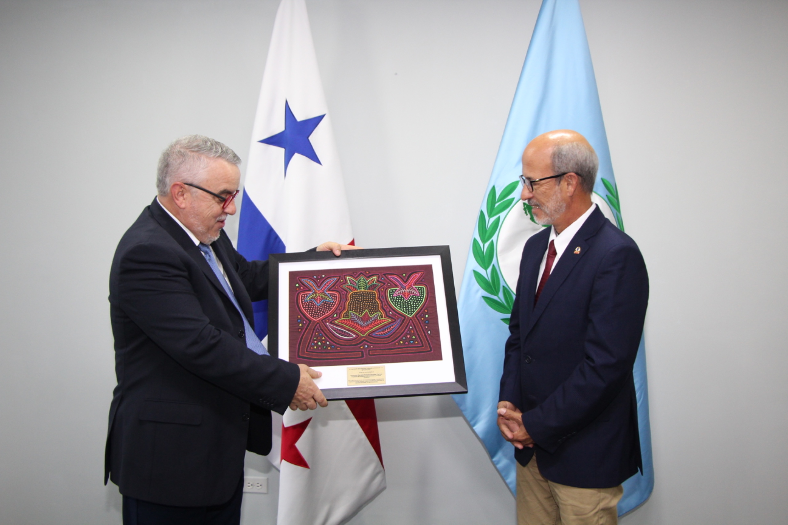 FAO entrega reconocimiento al Presidente del PARLATINO por compromiso en lucha contra el hambre