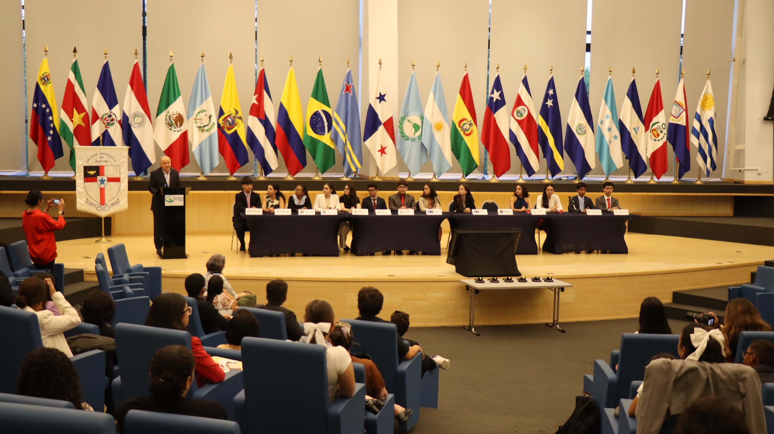 PARLATINO promueve debate entre juventud estudiosa