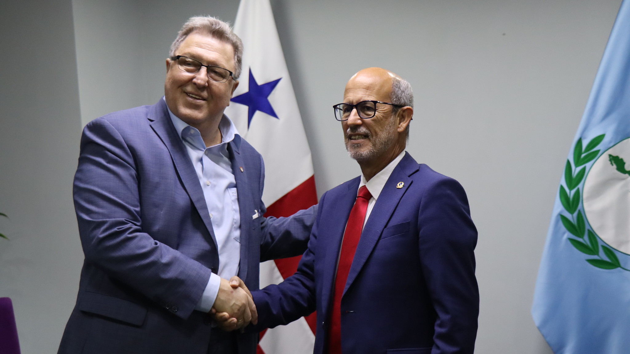 Visita de cortesía del Embajador de Rusia en Panamá a PARLATINO