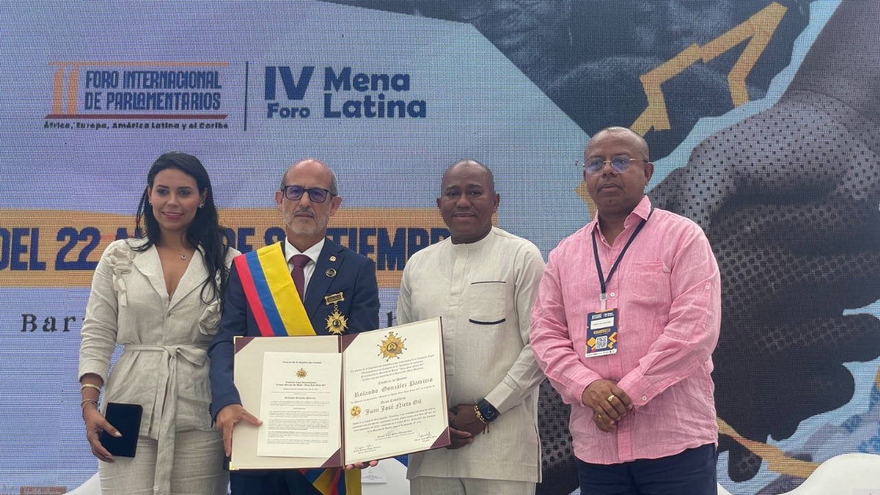 Presidente del PARLATINO recibe distinción en Colombia y llama a fortalecer democracias inclusivas desde la diplomacia parlamentaria y multilateralismo