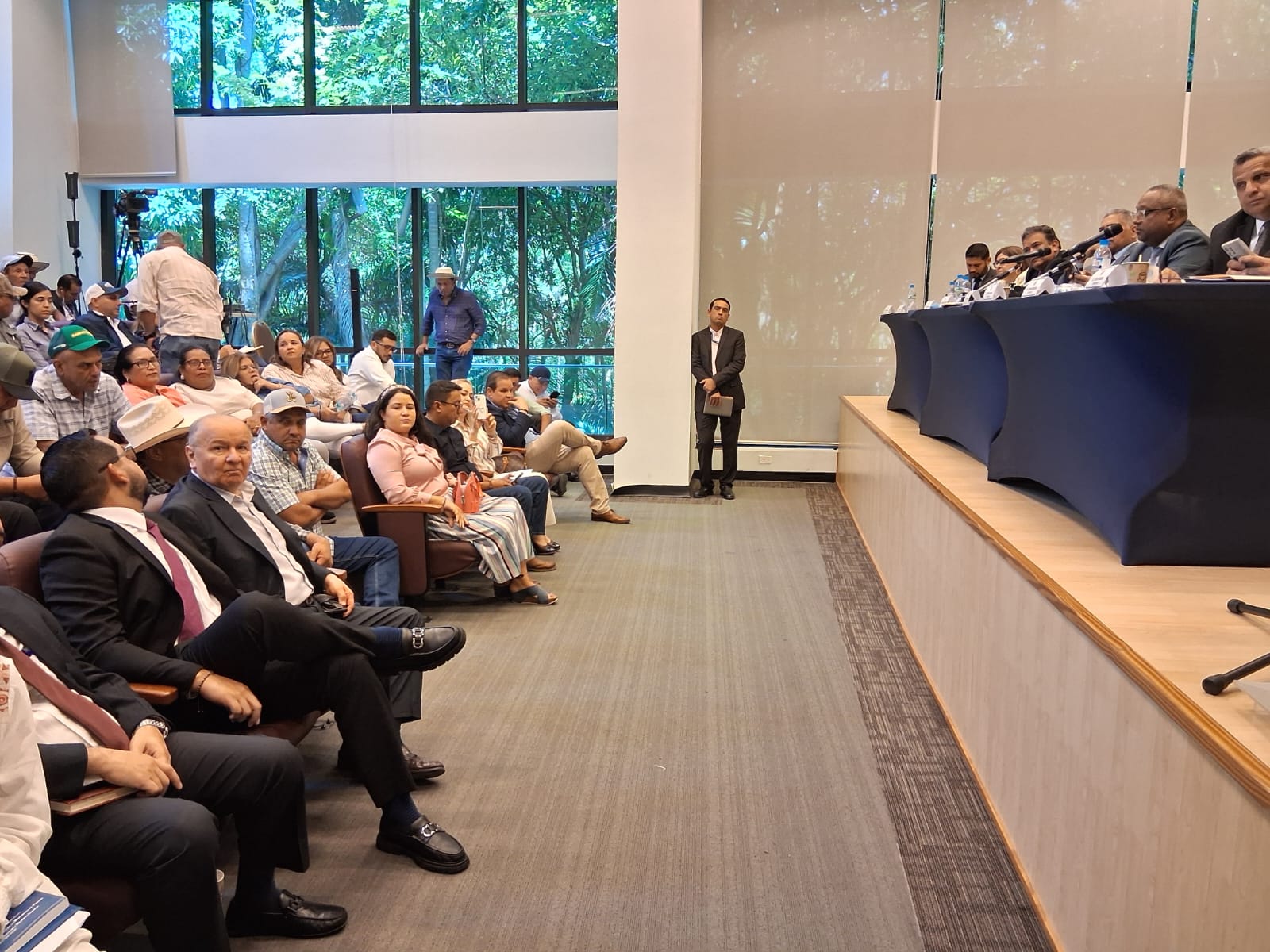 Parlamentarios y productores analizan acontecer agropecuario