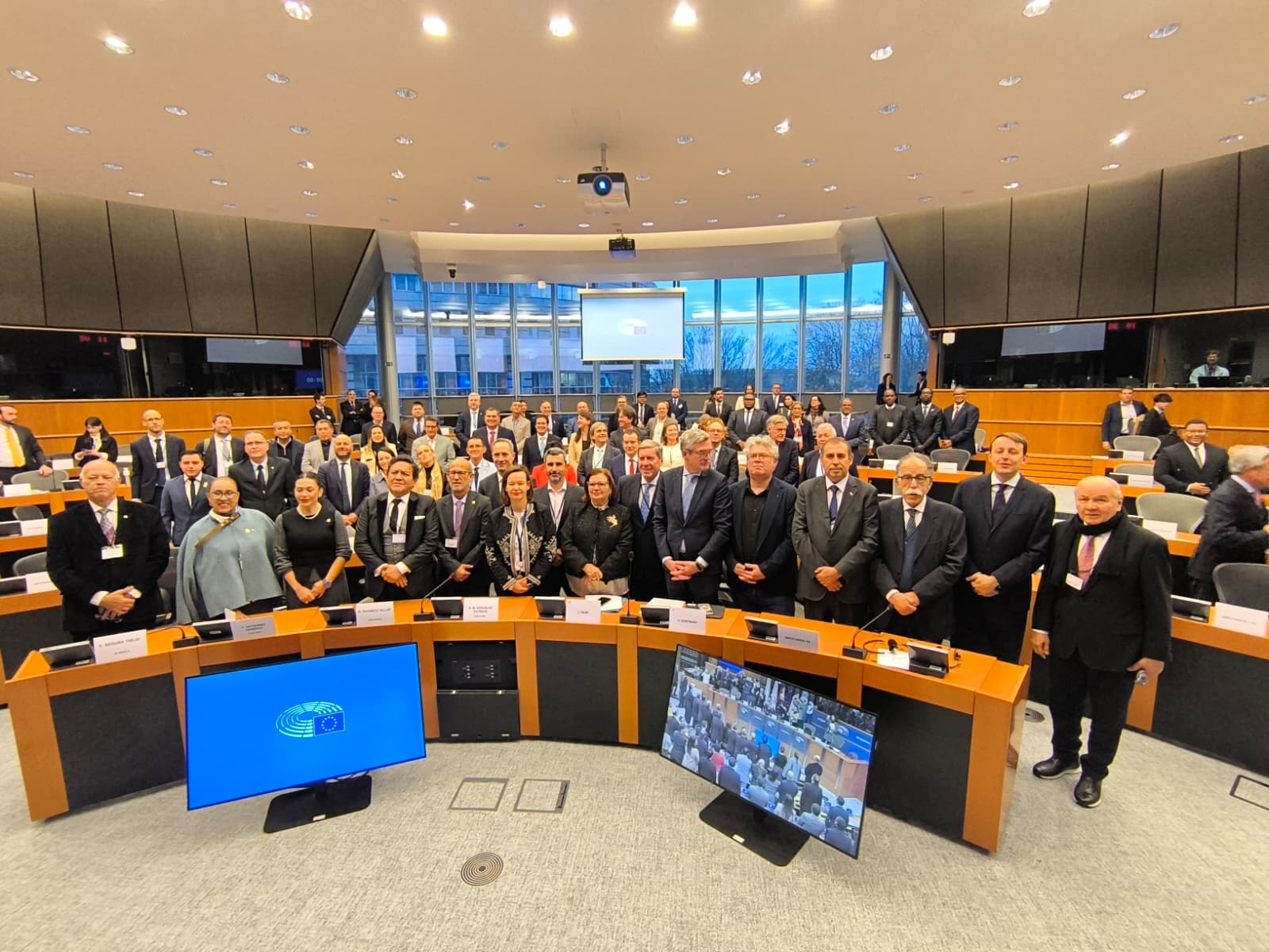 Diálogo parlamentario birregional: PARLATINO participa en la reunión de EuroLat