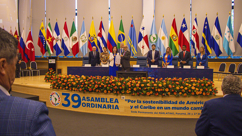 Fortaleciendo el diálogo interparlamentario