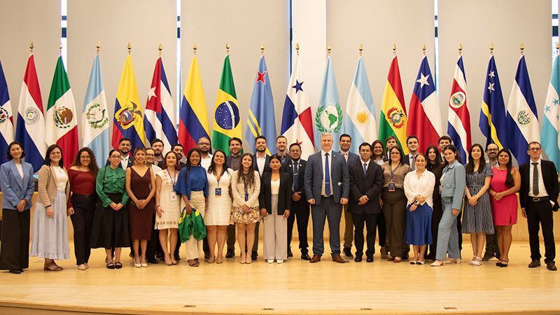 Jóvenes líderes políticos visitan sede del PARLATINO