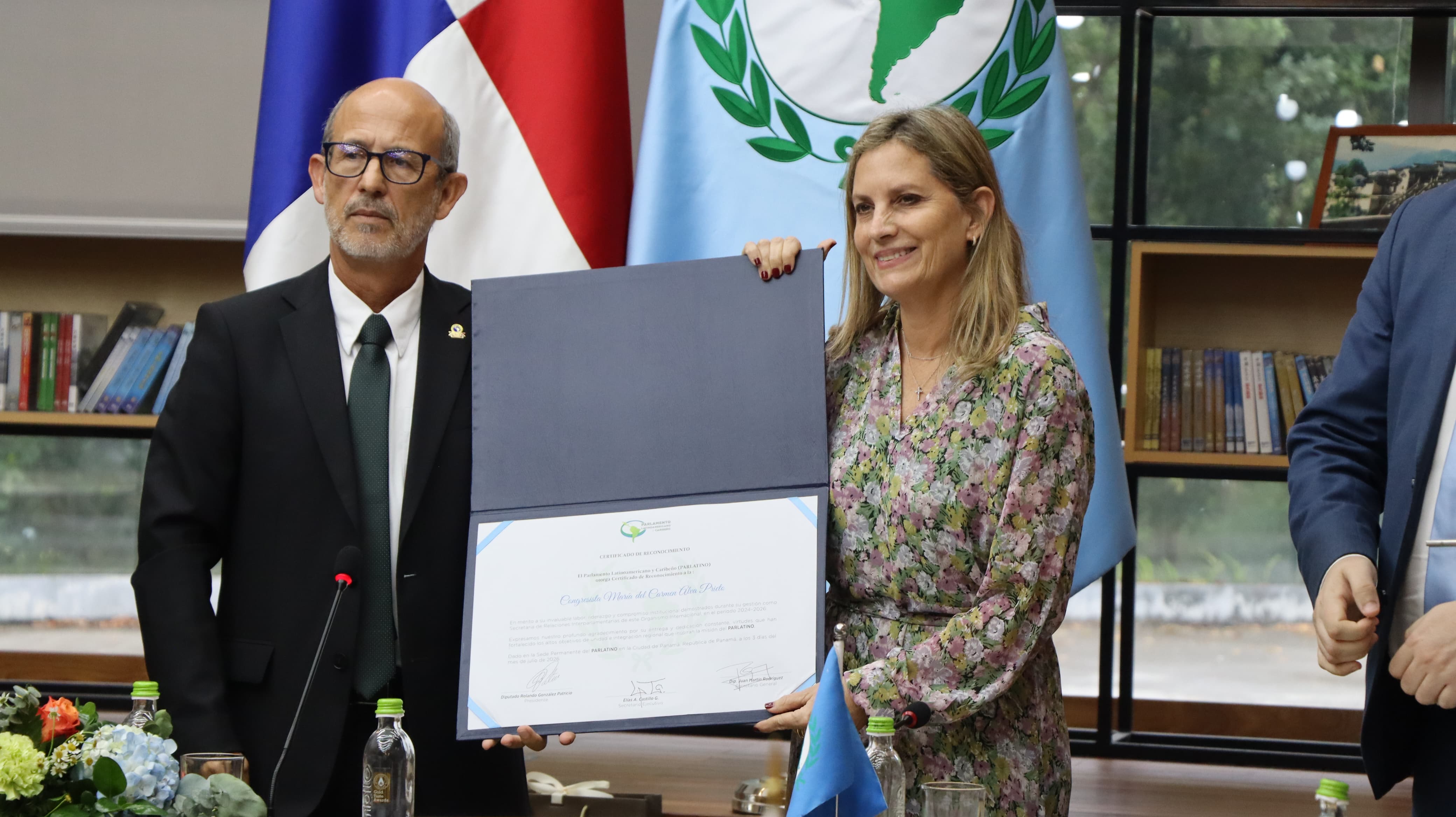 Reconocimiento a una destacada trayectoria de servicio internacional
