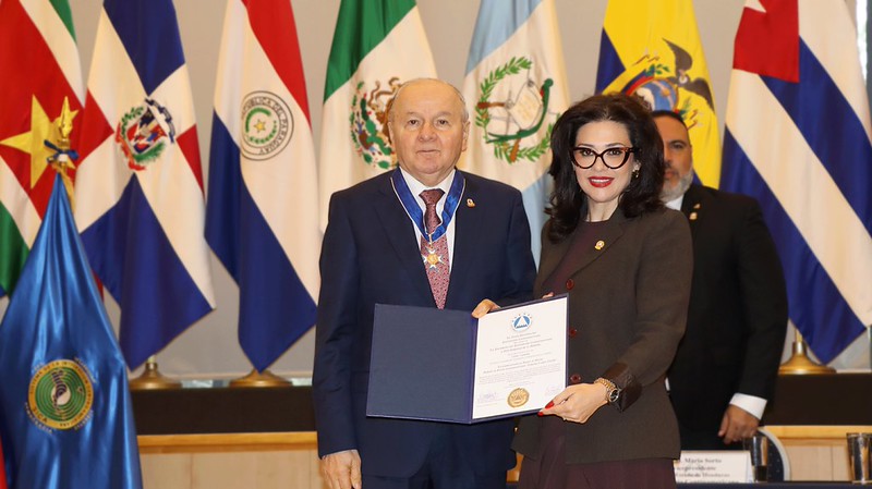 PARLACEN reconoce la trayectoria de Elías A. Castillo con el Honor al Mérito Centroamericano “Roberto Carpio Nicolle”