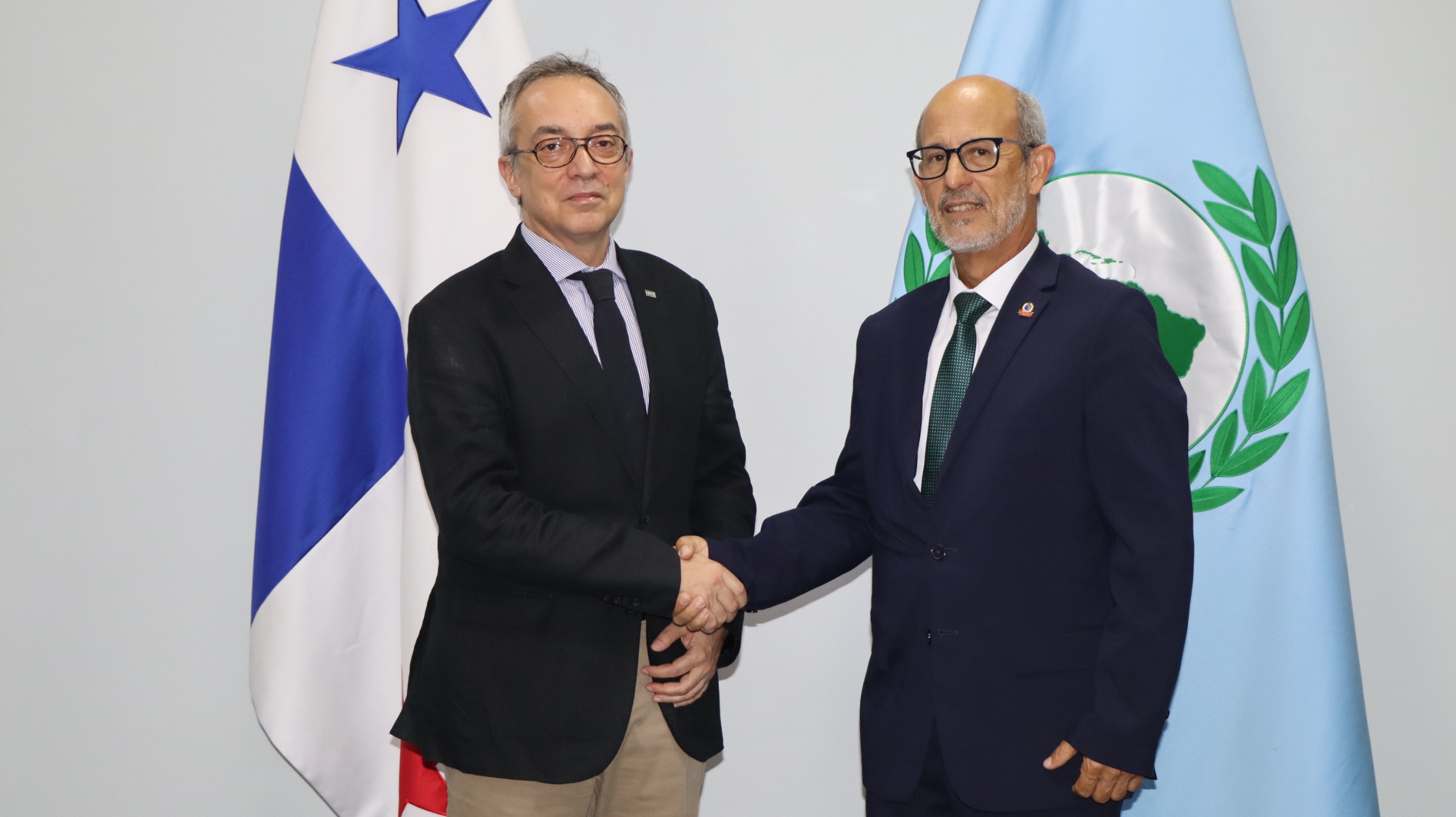 Presidente del PARLATINO recibe al Director Regional de Cooperativas de las Américas