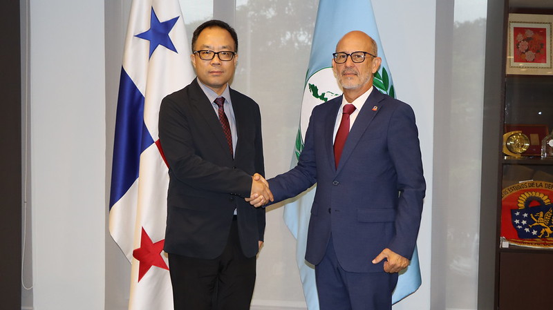 PARLATINO da seguimiento a la cooperación con China durante encuentro con su Embajador en Panamá